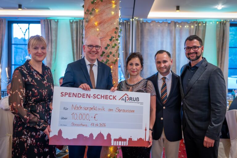 v.l.n.r.: Karsta Dietrich und Jan Dreher (Geschäftsführung Nachsorgeklinik) mit Sylvia Pruß, Adrian Pruß und Robert Pruß (Pruß Immobilienmanagement GmbH)